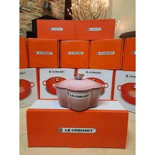 Nồi gang tráng men Le Creuset hình bông hoa màu hồng