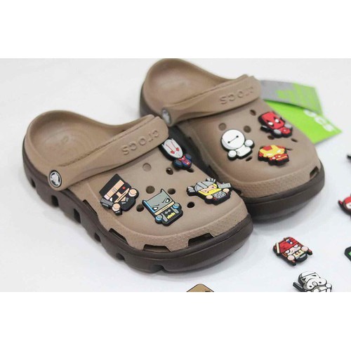 Dep cross nam chinh hang quai ngang DUET NâU 1 khuyến mãi kèm theo 12 sticker dép crocs