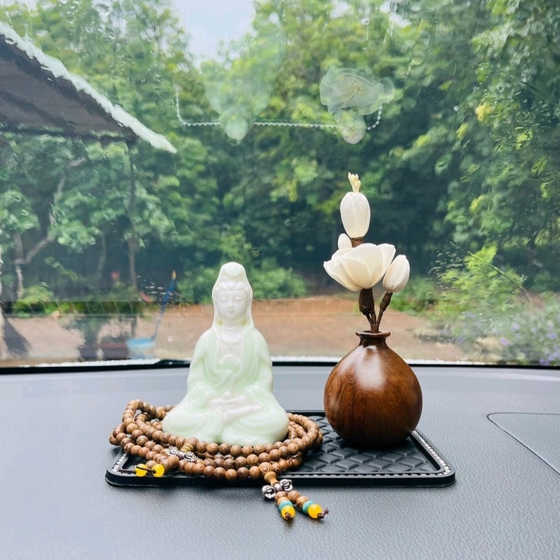 Tượng Phật Bà Quan Âm Sứ Cao Cấp Và Mộc Liên Hoa Trang Trí Xe Hơi , Tượng Mẹ Quan Âm Sứ Để Ô Tô , Có Ảnh Thực Tế