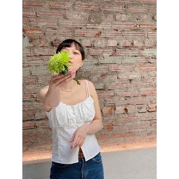 Nimi - Áo hai dây mảnh xếp ly ngực và 1 hàng cúc Luna lace slip blouse