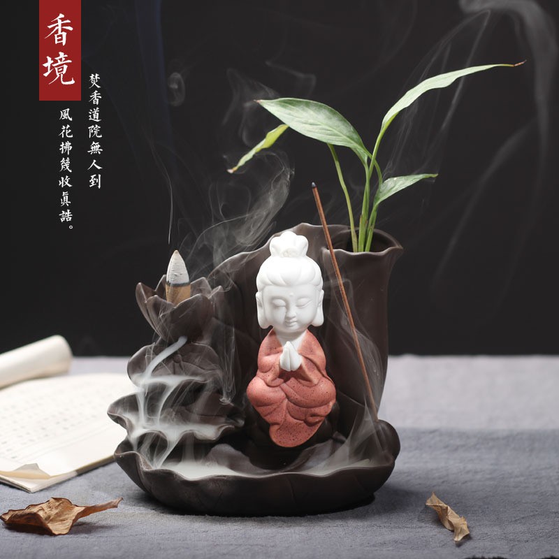 Thác khói trầm hương | Tiểu cảnh Phật tọa bên hồ mini | Gốm sứ cao cấp | Tặng nụ trầm hương