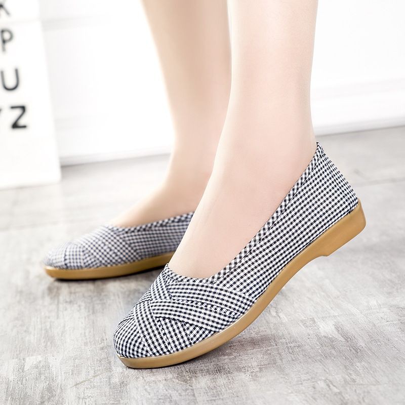Giày lười nữ vải mềm mũi tròn đế bệt cao 2cm caro đen hồng