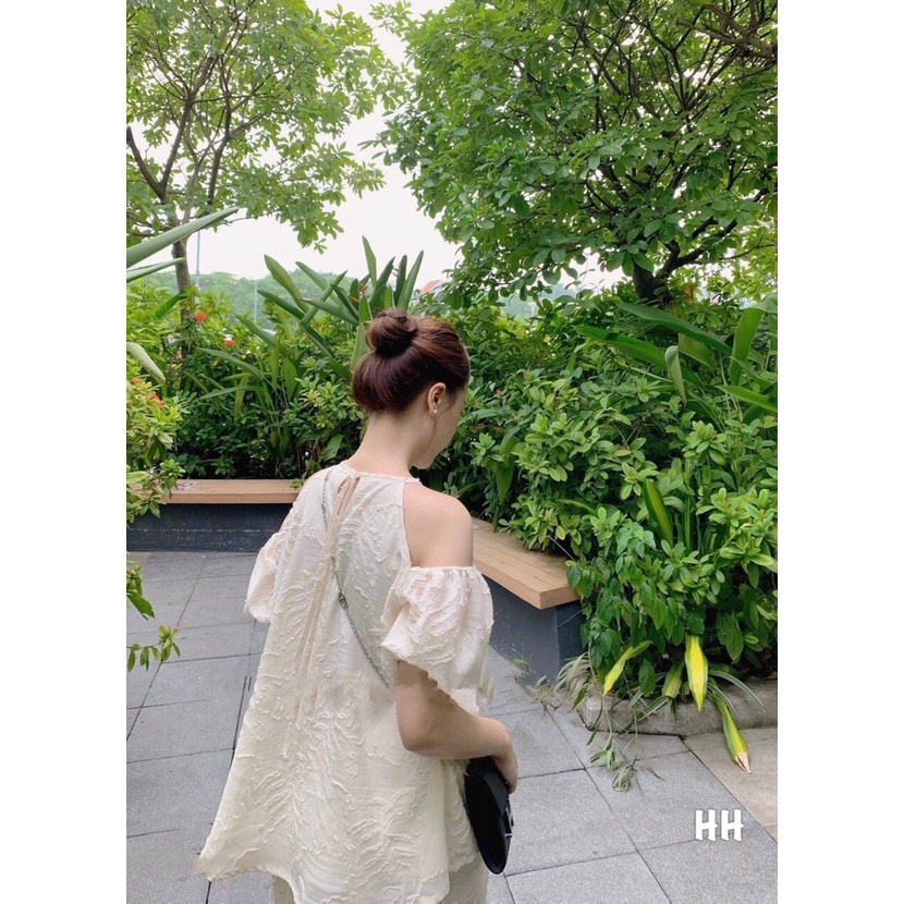 Set yếm trắng khoét vai tay bồng, quần xuông siêu xinh, mát mẻ