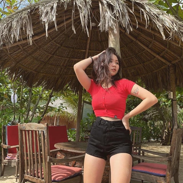 Short đen trơn lưng siêu cao