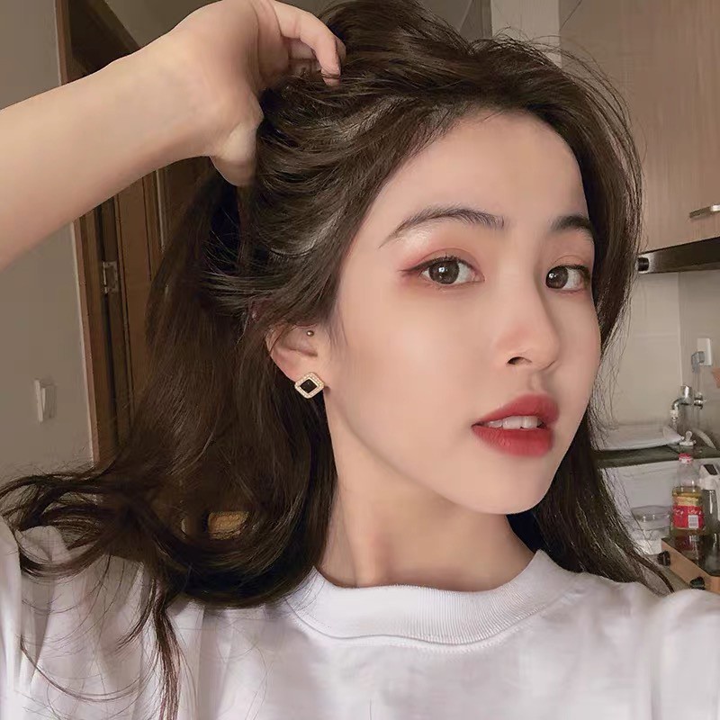 Đôi khuyên tai hình vuông màu đen đính ngọc trai phong cách cổ điển dành cho nữ