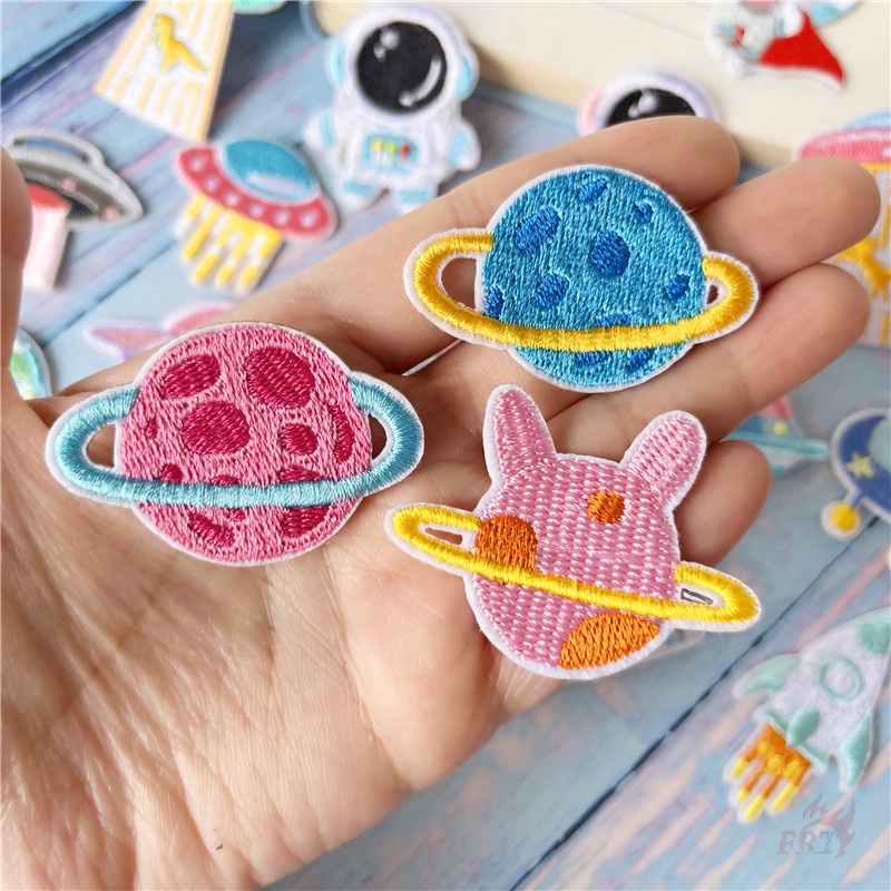 ✿ Miếng Dán Trang Trí Hình Phi Hành Gia Hoạt Hình ✿ 1 Sticker Ủi Thêu Hình Tên Lửa Và Hành Tinh