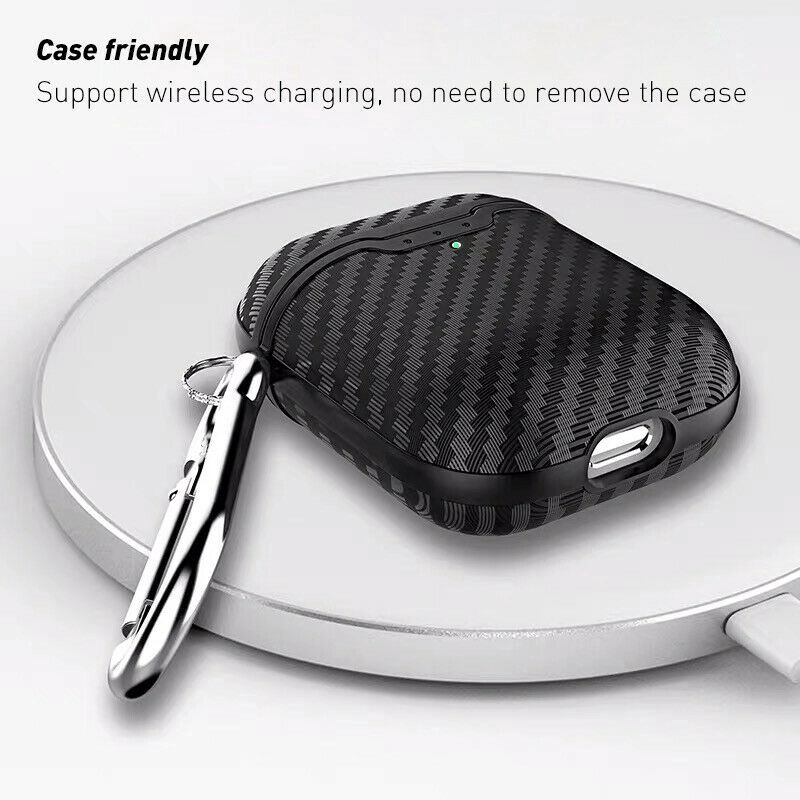 Vỏ silicone kiểu sợi cacbon sang trọng giúp bảo vệ cho hộp sạc của tai nghe Airpods