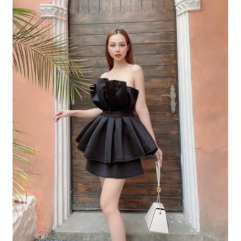 Đầm trễ vai với thiết kế xòe