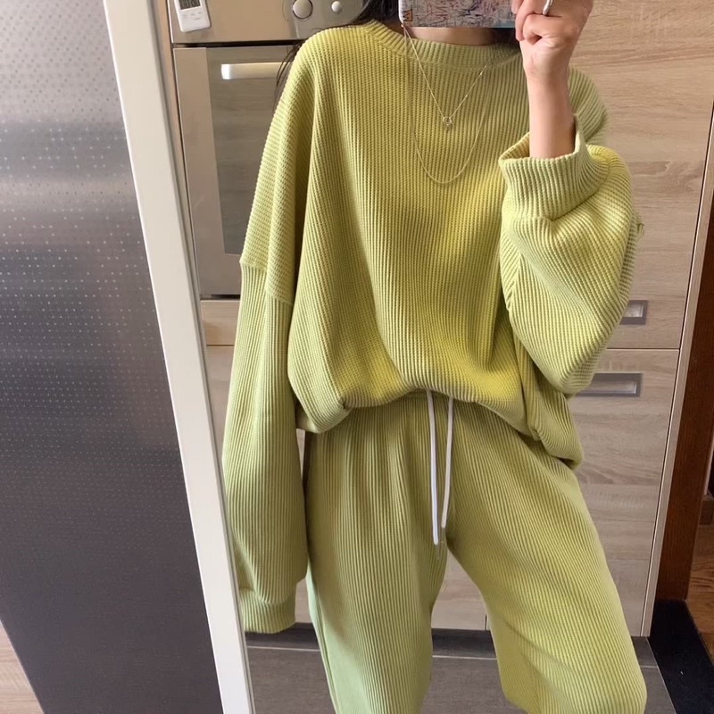 Set thể thao dáng rộng áo sweater và quần dài bo chân kèm video shop tự quay