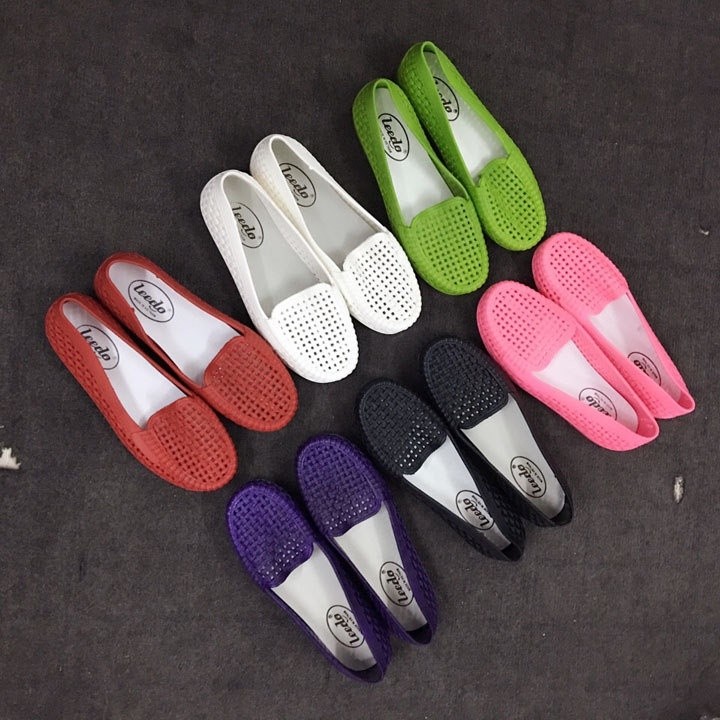 Giày búp bê nhựa đi màu trắng và đen ( phom nhỏ)