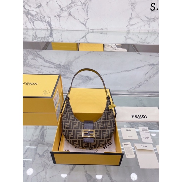 Túi xách Fendì kẹp nách sz 25 siêu xịn, form chuẩn
