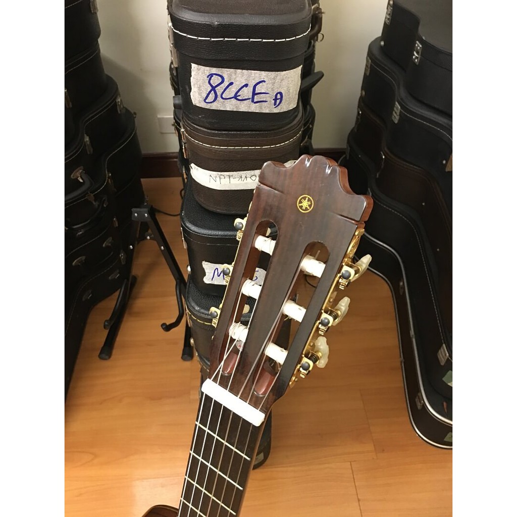 Guitar classic yamaha C300