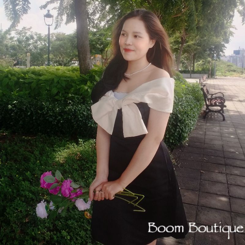ĐẦM ĐEN BẸT VAI VIỀN KEM NƠ NGỰC_B.O.O.M