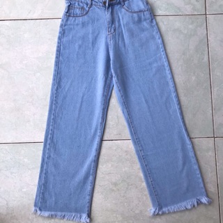 Quần jeans bò xuông suông