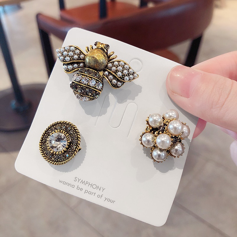 Huy Hiệu Cài Áo Hình Ong Sang Trọng