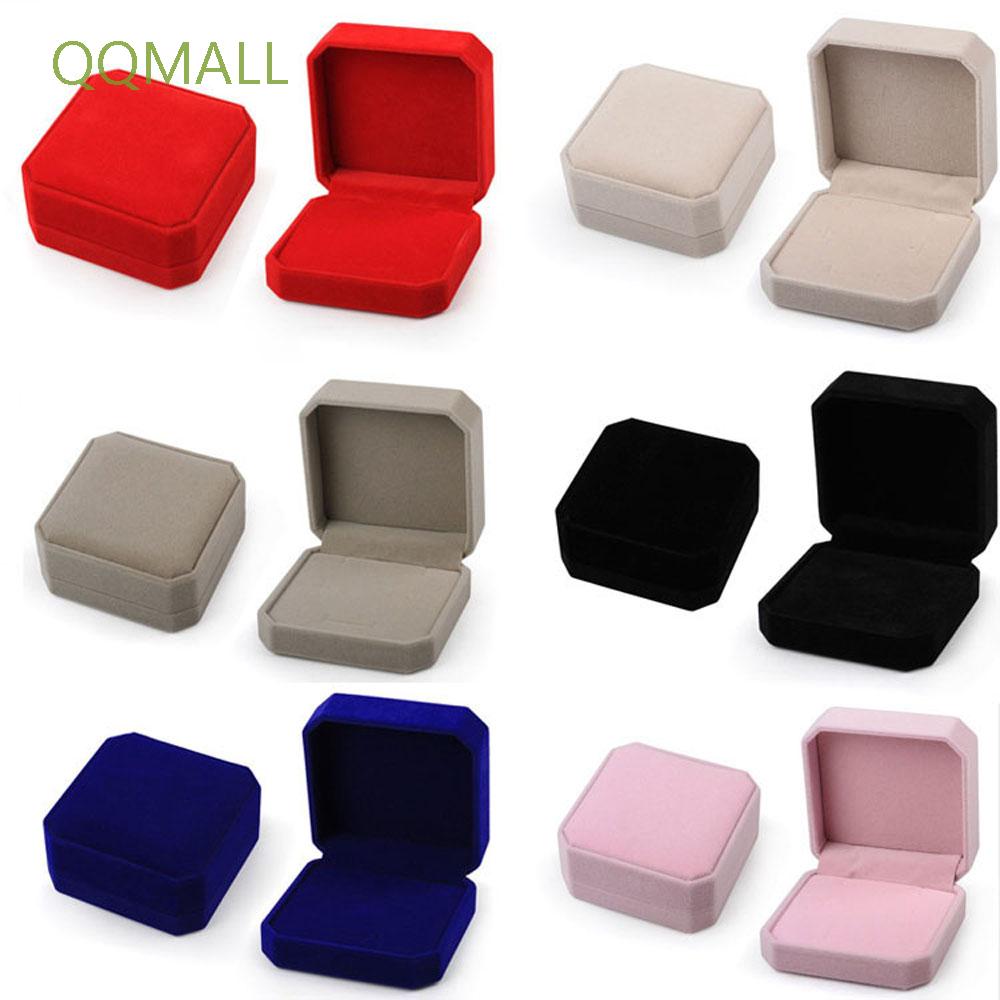 Hộp đựng trang sức chất liệu nhung sang trọng