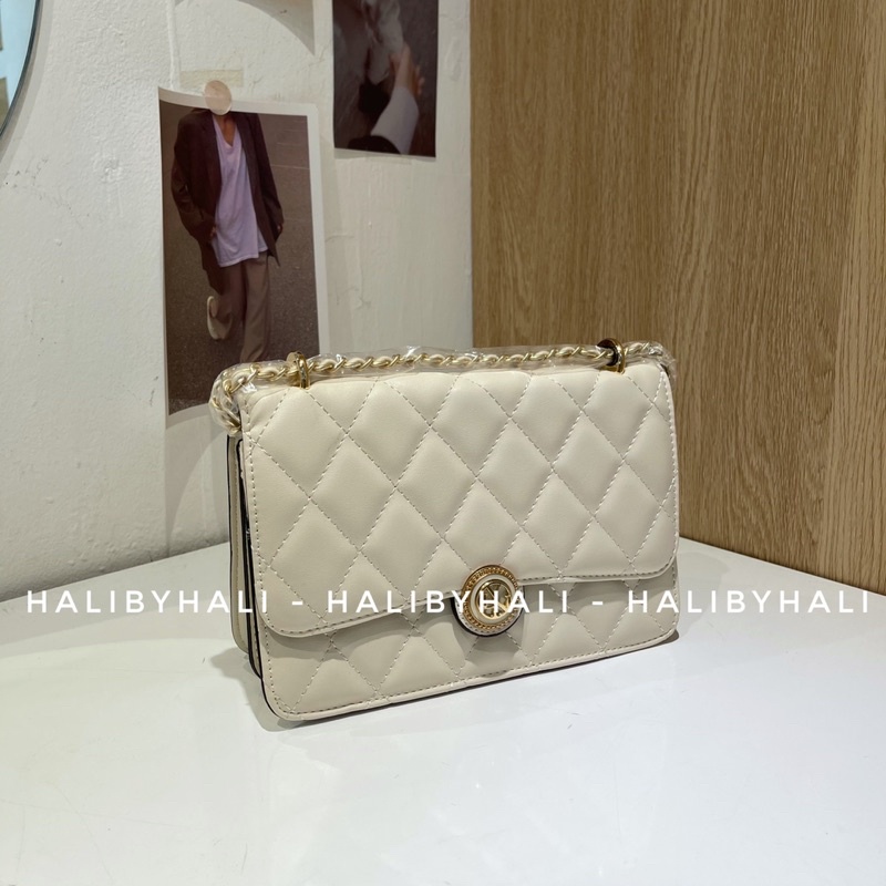 Túi Lyn da trám dây xích pha da kèm charm xinh xắn