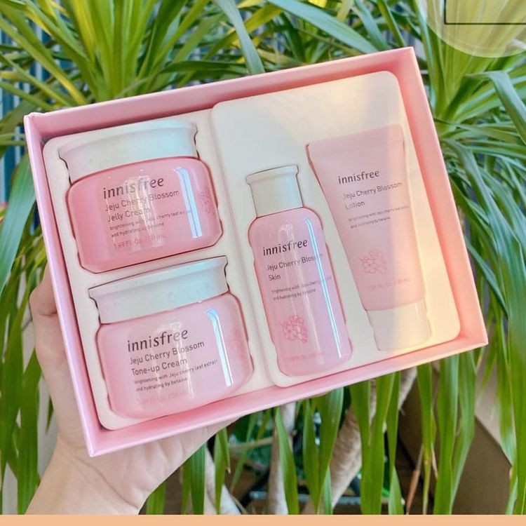 Set Dưỡng Ẩm , Nâng Tông Da Trắng Hồng Innisfree Jeju Cherry Blossom