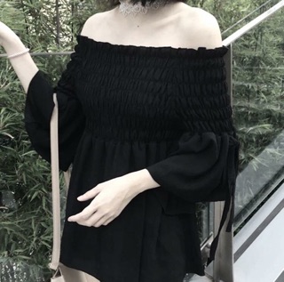 Áo đen chun trễ vai cực yêu 💋