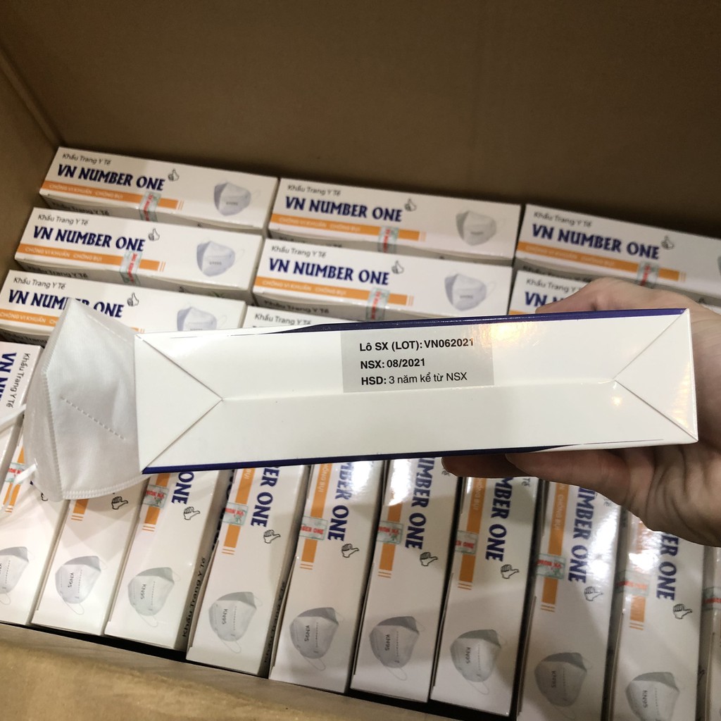 Khẩu trang y tế VN Number One 5 lớp chống vi khuẩn, chống bụi, ngăn giọt bắn đạt chuẩn ISO 13485:2016