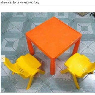 Bàn nhựa cho bé