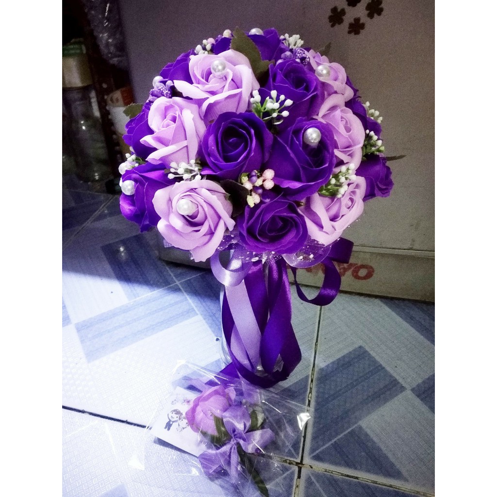 Hoa cưới hoa sáp thơm tông tím.