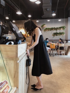 Váy hai dây khuy dọc