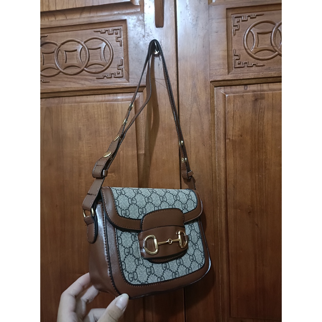 Túi Hà Hồ Linh Store Túi Xách Nữ Hà Hồ Đeo Chéo Viền Nâu Sang Chảnh