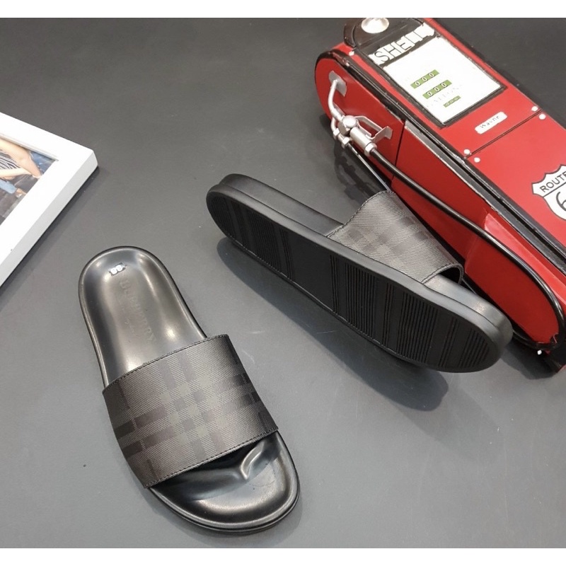 Dép quai ngang thời trang nam có hoạ tiết kẻ vạch in chìm, Dép da nam phong cách trẻ trung btshop từ 38 đến 42