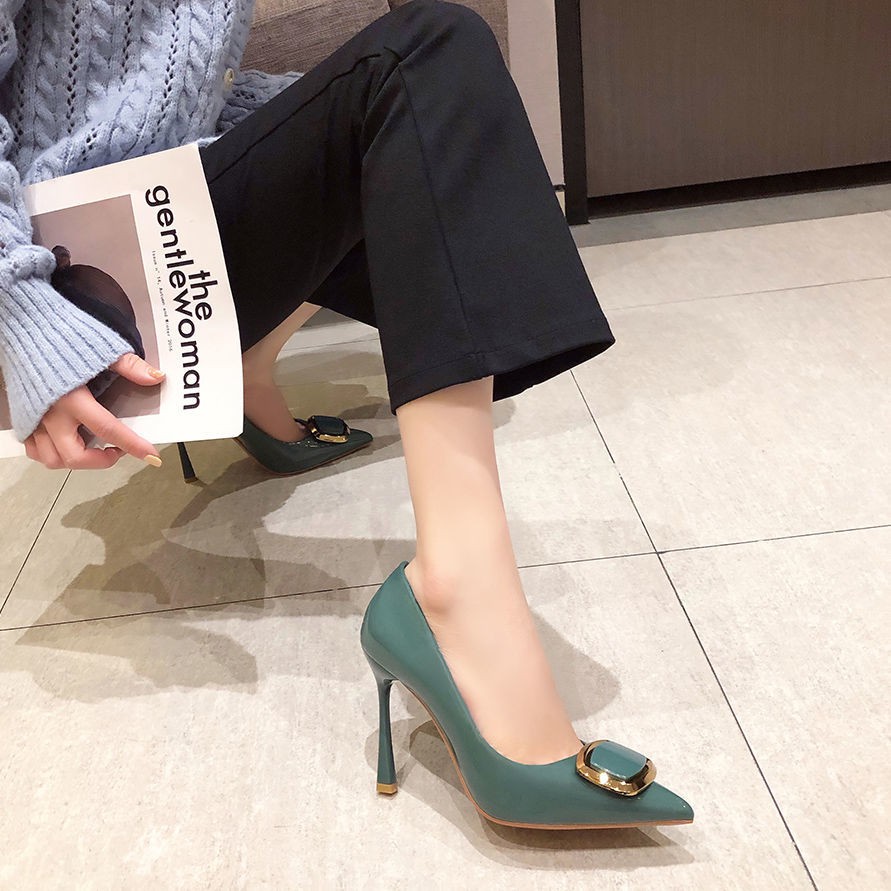 Pháp giày cao gót nhỏ của phụ nữ nhọn mùa xuân năm 2021 mới màu xanh lá cây chuyên nghiệp hoang dã tính khí mũ