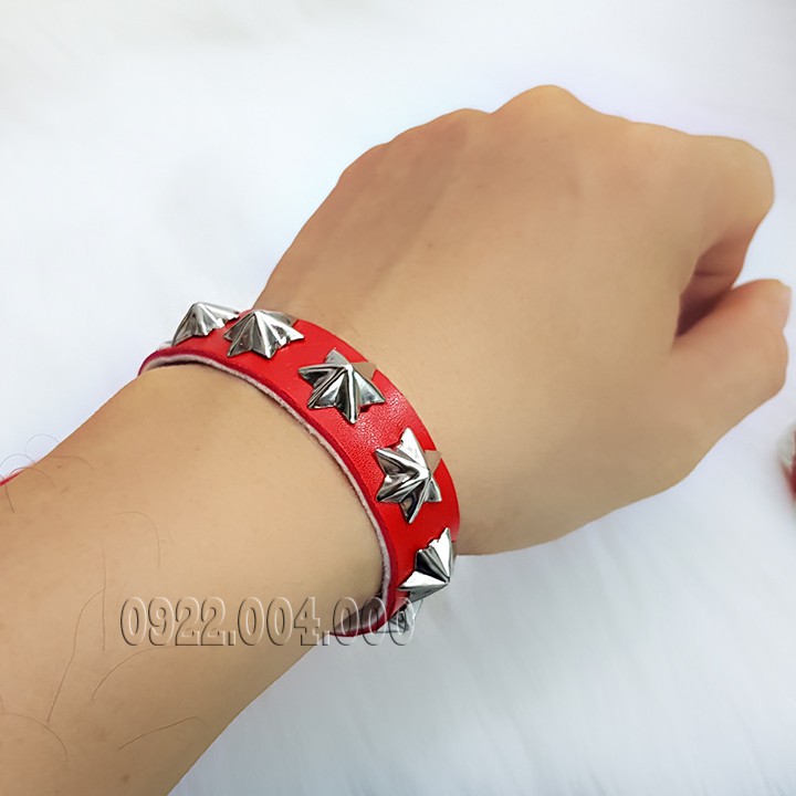 Vòng tay đỏ ngôi sao