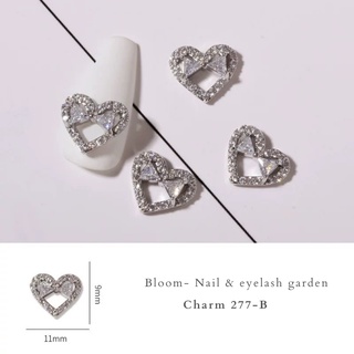 Charm nail gắn móng tay