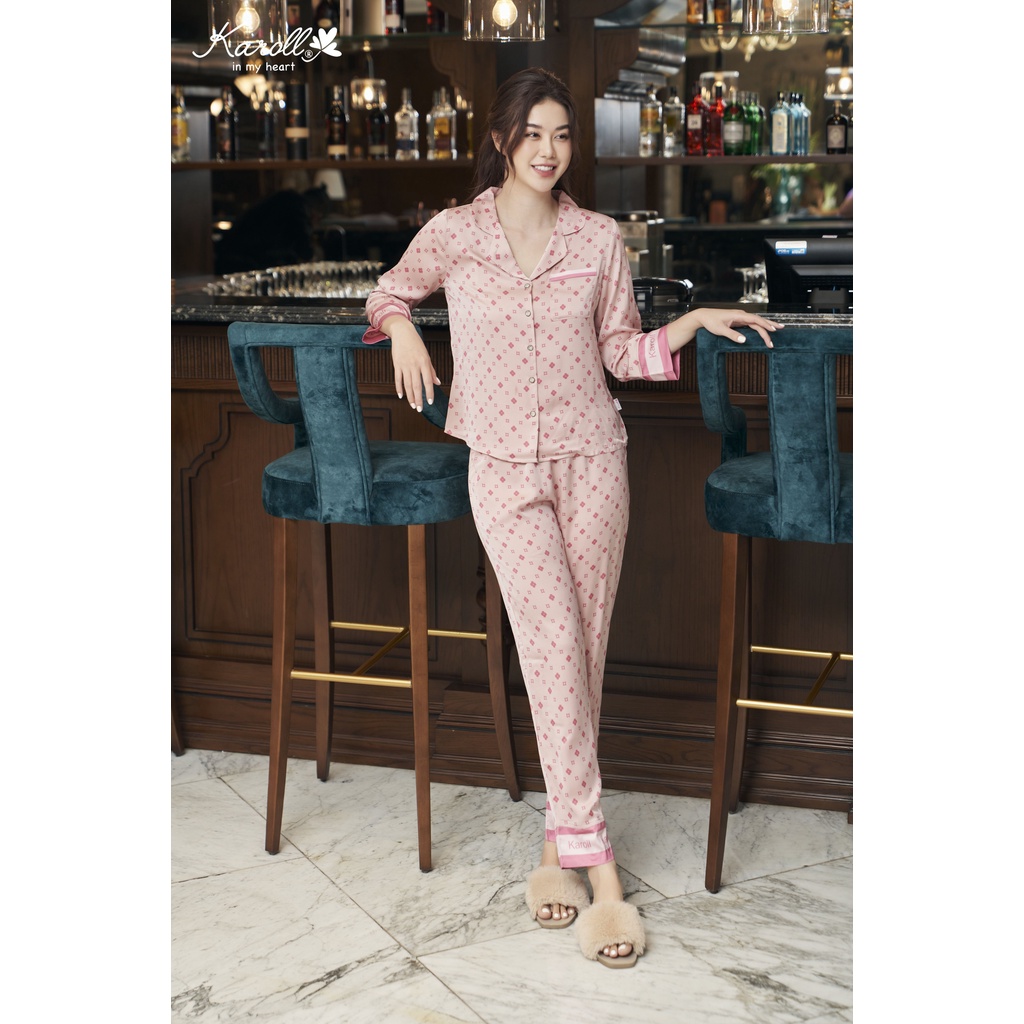 Bộ lụa luxury Karoll quần dài tay lỡ cổ pijama hoạ tiết trẻ trung,sang trọng NH22.090
