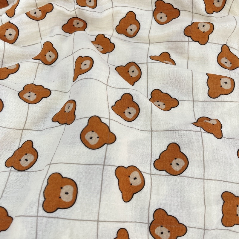 vải xô muslin cao cấp 2 lớp con gấu nâu kẻ nền be siêu sang