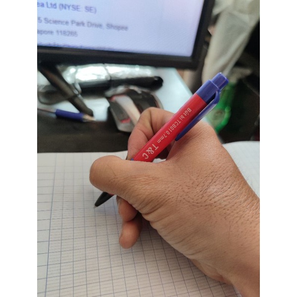 Bút bi T&amp;C TCB01 0.7mm giá dùng thử