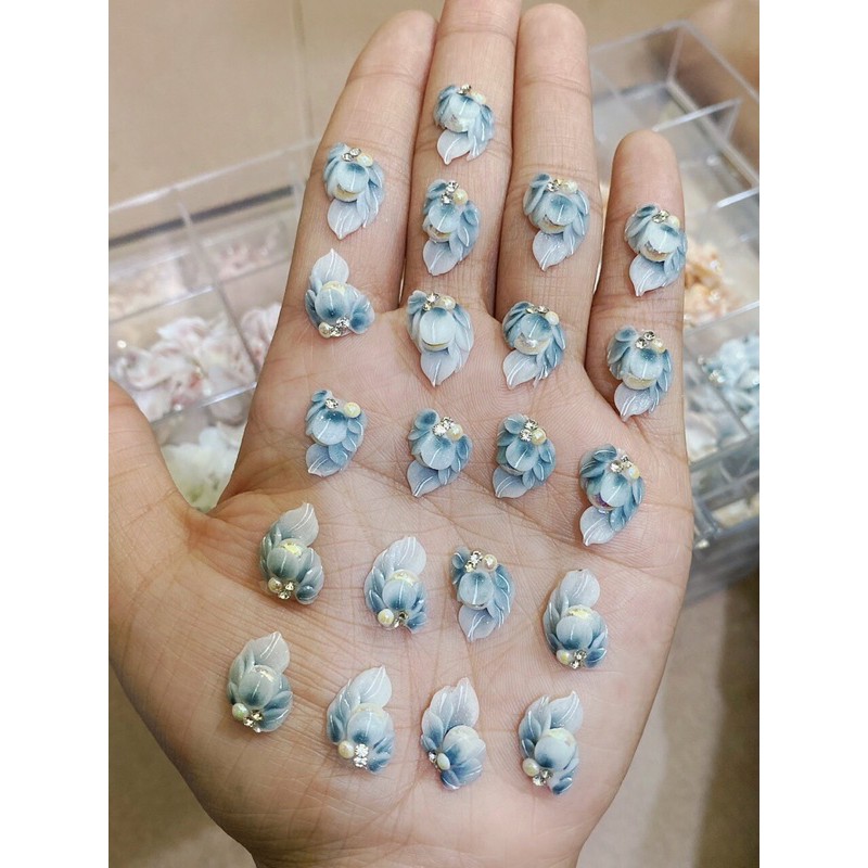 Hoa bột hoa gắn góc