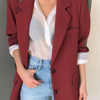 Blazer đỏ đô lót trắng