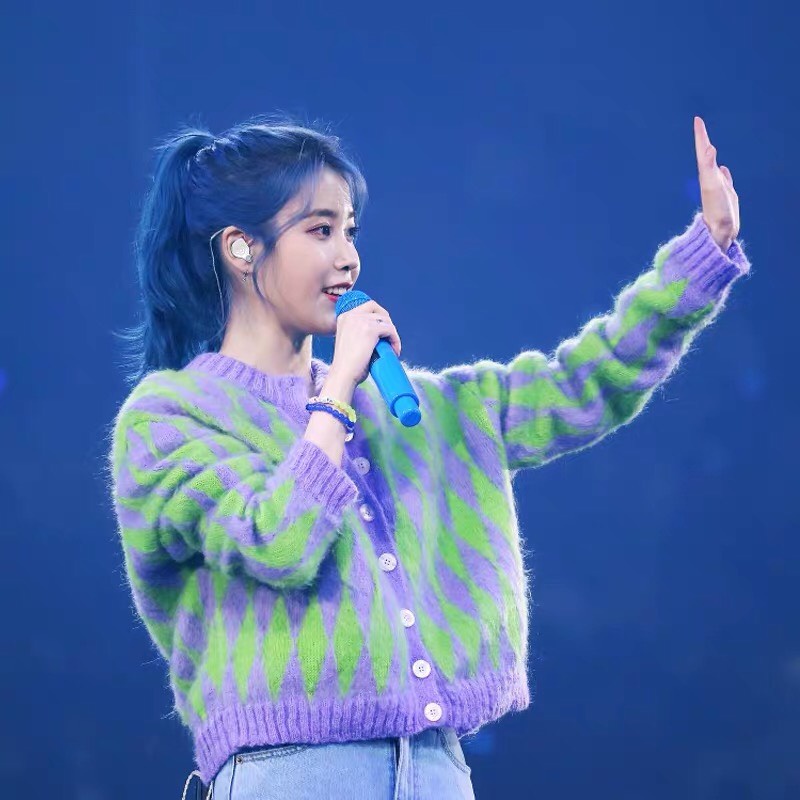 Áo Cardigan IU hình quả trám concert tour Lee Ji Eun len lông | BigBuy360 - bigbuy360.vn