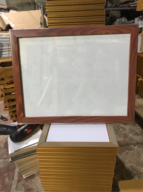 Khung bằng khen A3(30x40) màu Vân gỗ đậm | BigBuy360 - bigbuy360.vn