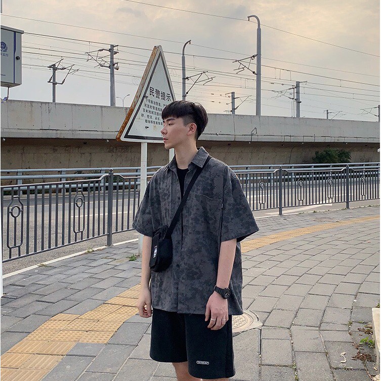 ÁO SƠ MI NGẮN TAY DÁNG RỘNG HỌA TIẾT ĐỘC LẠ CHO NAM