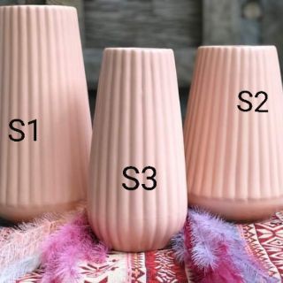Bình hoa gốm sứ gân kẻ dọc 2 màu đen và hồng