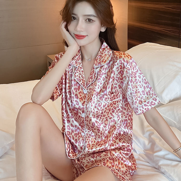 Set Đồ Ngủ Vải Satin Họa Tiết Da Báo Xinh Xắn Dành Cho Nữ