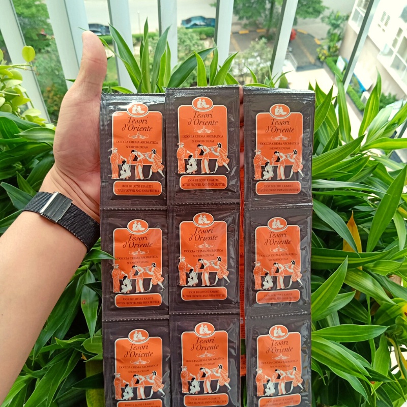 Bộ Sưu Tập Sữa Tắm Xích Nước Hoa Tesori d'Oriente Hương Hoa Sen Chuyên Phục Hồi Da Khô 250ml - 300ml - 500ml