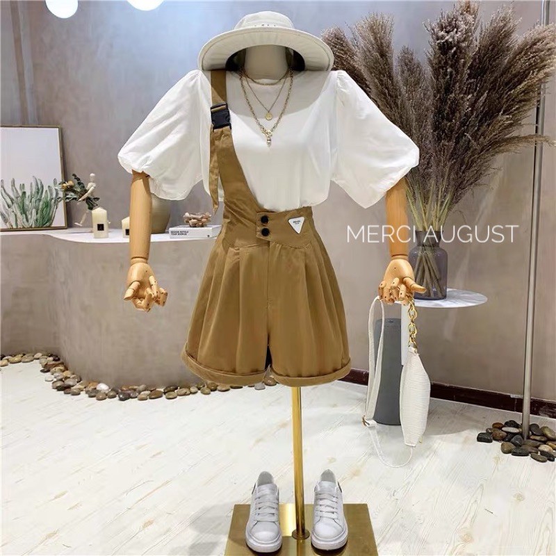 Áo trắng tay phồng + Sooc kaki yếm