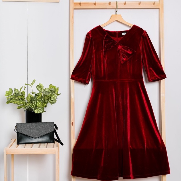 Đầm nhung nữ EMSPO By Gency cổ V dáng dài DS4167