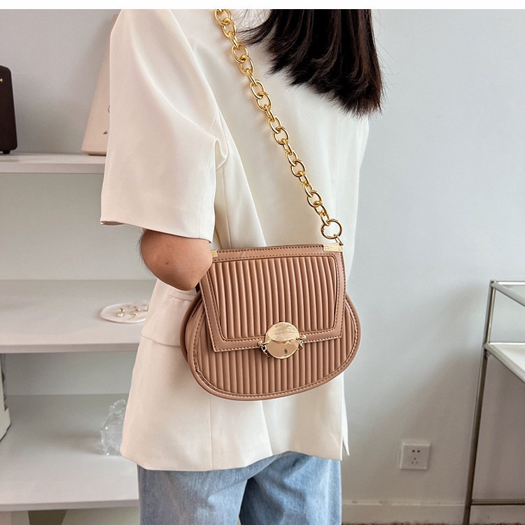 Túi đeo vai IELGY có dây xích dễ phối đồ thời trang cho phái nữ