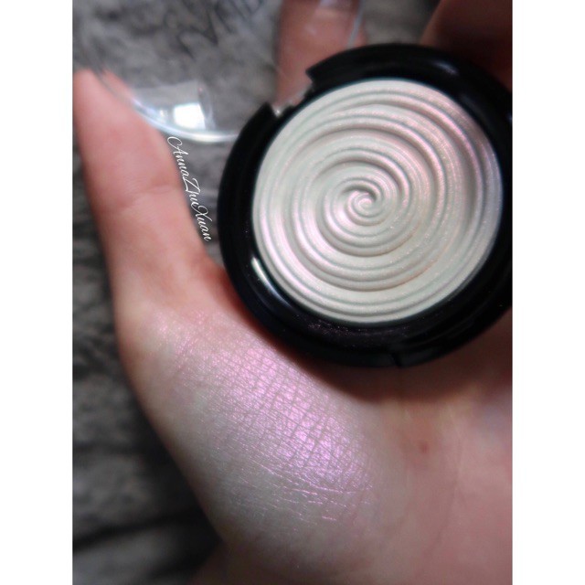 Phấn bắt sáng LAURA GELLER Baked Gelato Swirl Illuminator | BigBuy360 - bigbuy360.vn