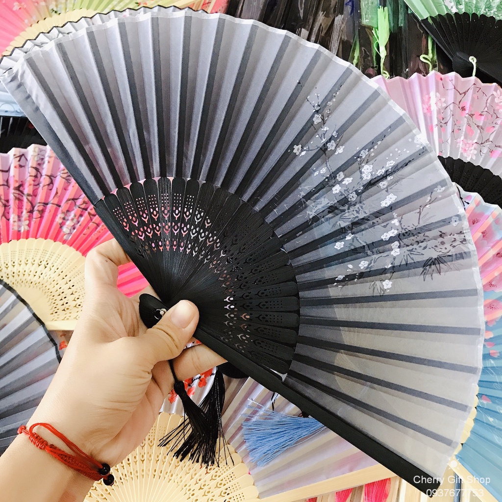 Quạt Cổ Trang Xếp Cầm Tay Quà Tặng Xinh Xắn Phong Cách Trung Quốc Vải Lụa