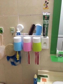 Nhả kem đánh răng kèm cốc