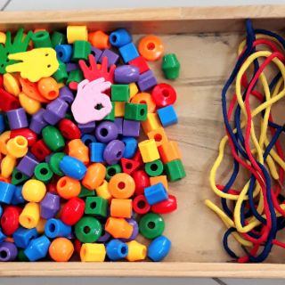 Xâu hạt theo Montessori